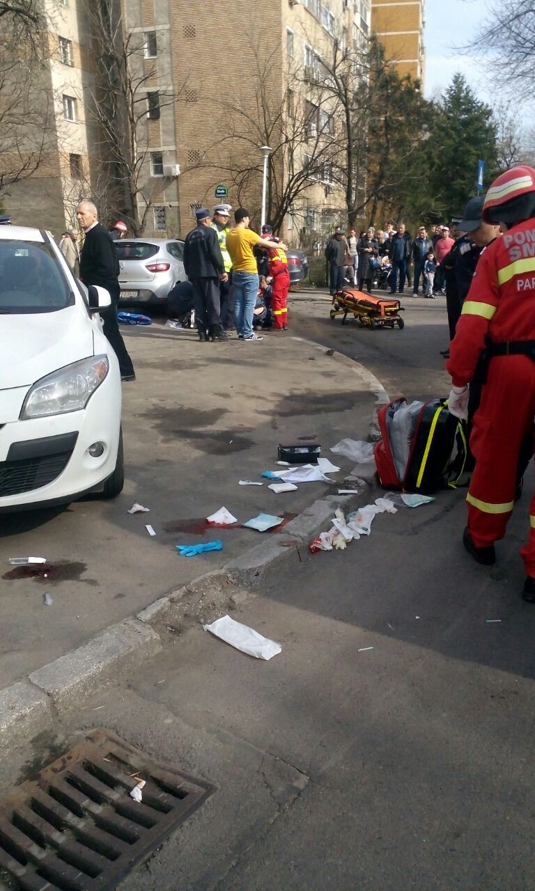 Filmul accidentului provocat de un sofer de 20 de ani, in Capitala. Sase barbati aflati pe trotuar, spulberati de masini