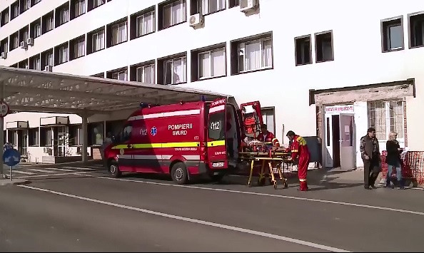 Un tanar de 16 ani din Arad acuza politistii de agresiune impotriva sa. Motivul bataii: sa recunoasca un furt