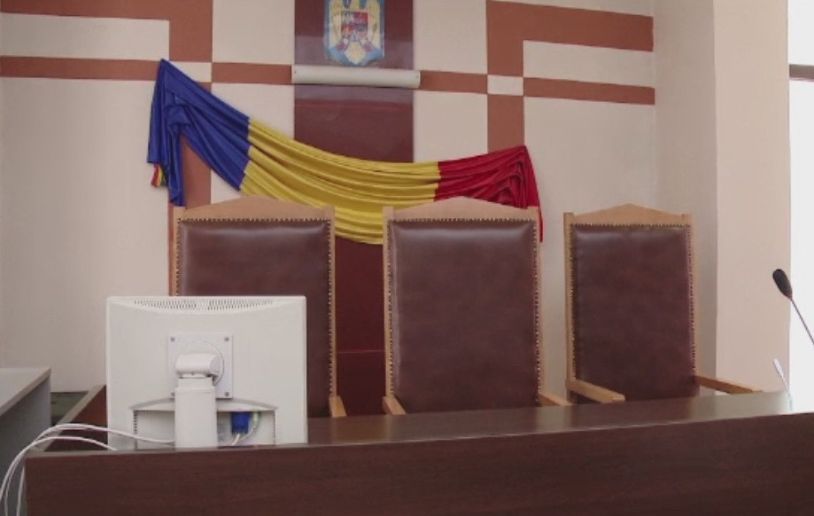 Doi tineri din Timisoara s-au trezit divortati fara sa vrea. Judecatoria a luat decizia in lipsa, desi ei s-au razgandit