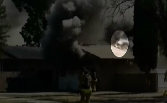 Un pompier din California a fost grav ranit dupa ce a cazut printr-o gaura, de pe acoperisul unei case in flacari