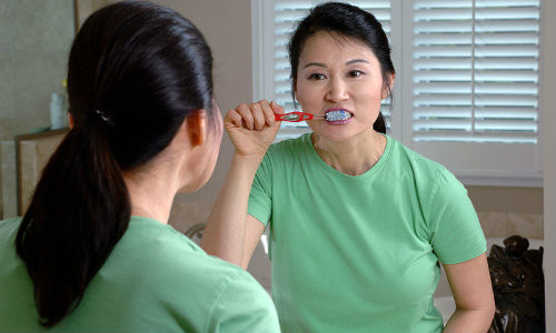 6 greseli pe care le faceti atunci cand va spalati pe dinti