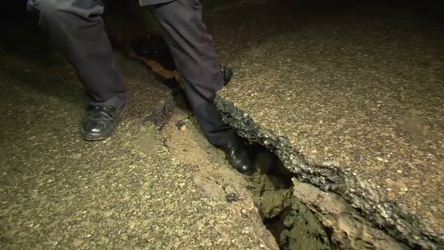 Imagini dramatice in judetul Bacau. Zeci de persoane au fost evacuate dupa ce alunecarile de teren le-au inghitit casele