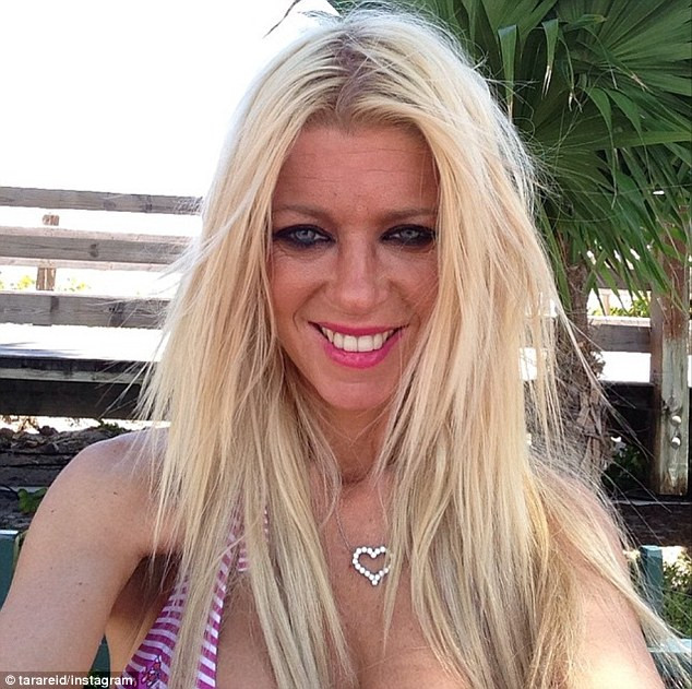 Era una dintre cele mai dorite blonde, pana si-a distrus trupul cu operatiile estetice. Cum arata acum actrita Tara Reid:FOTO
