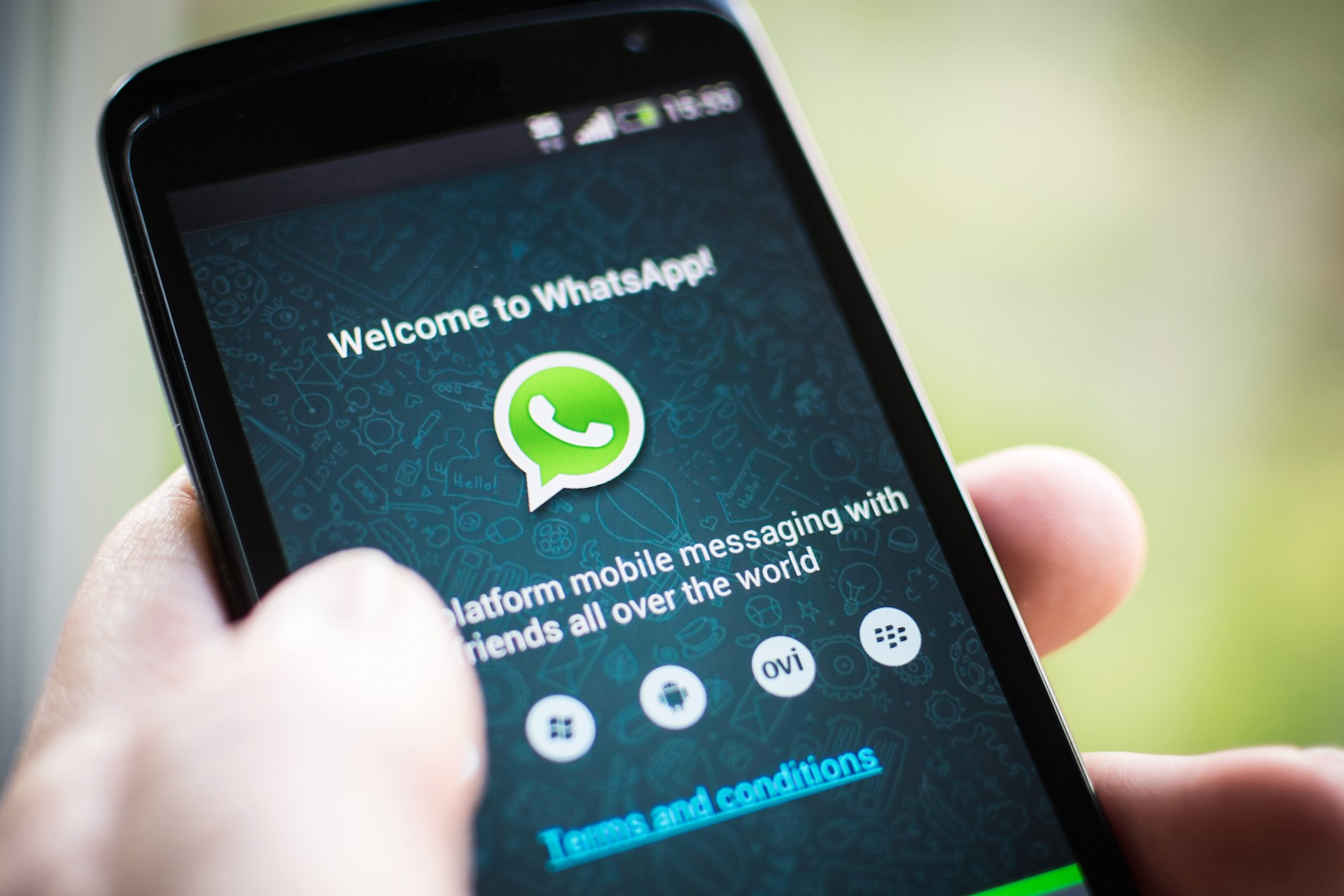 Mesajele de pe WhatsApp au deconspirat planurile teroriste