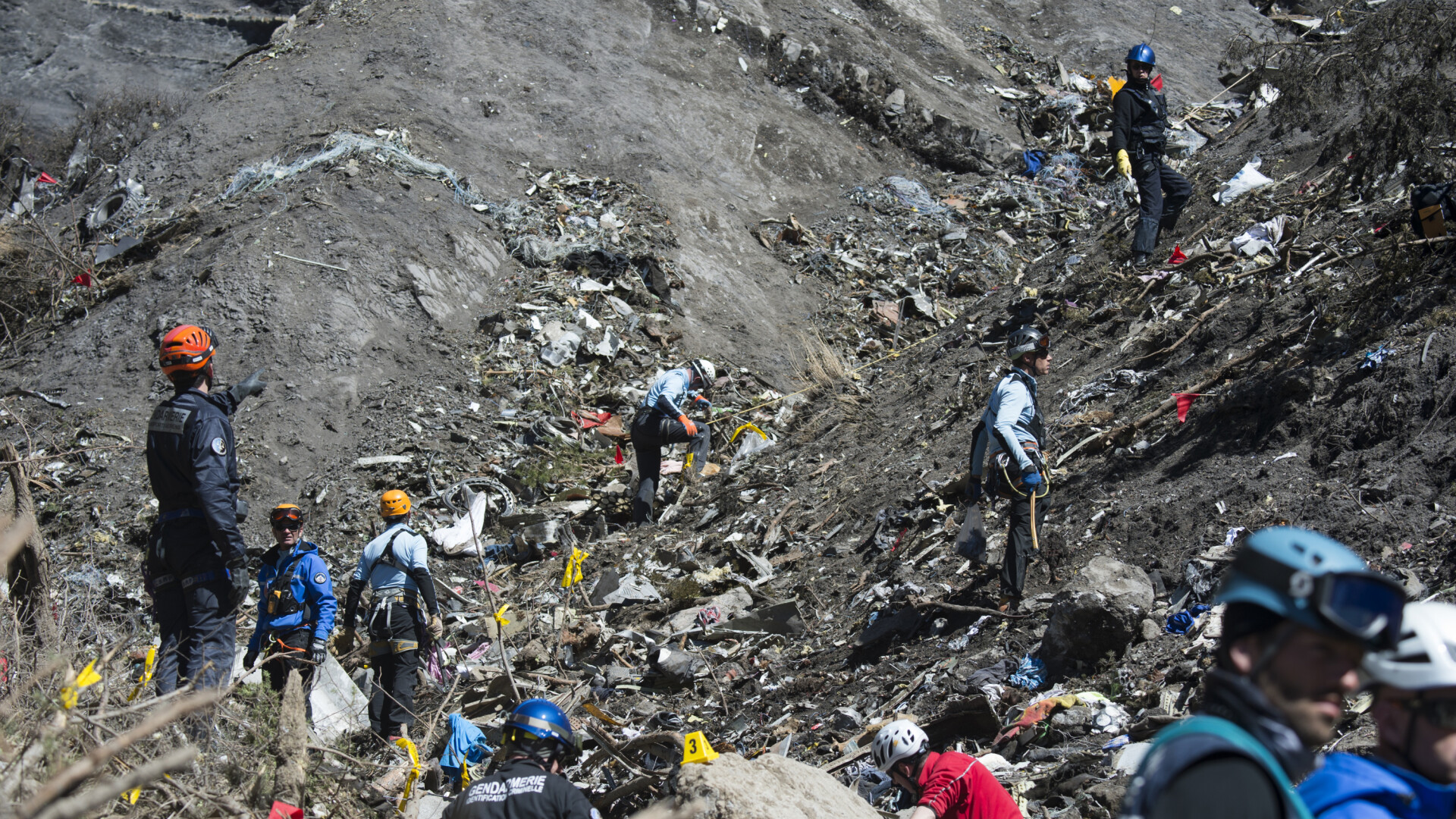Tragedie in Alpi. Procurorii francezi cer predarea imediata a oricarei inregistrari video, in ancheta Germanwings