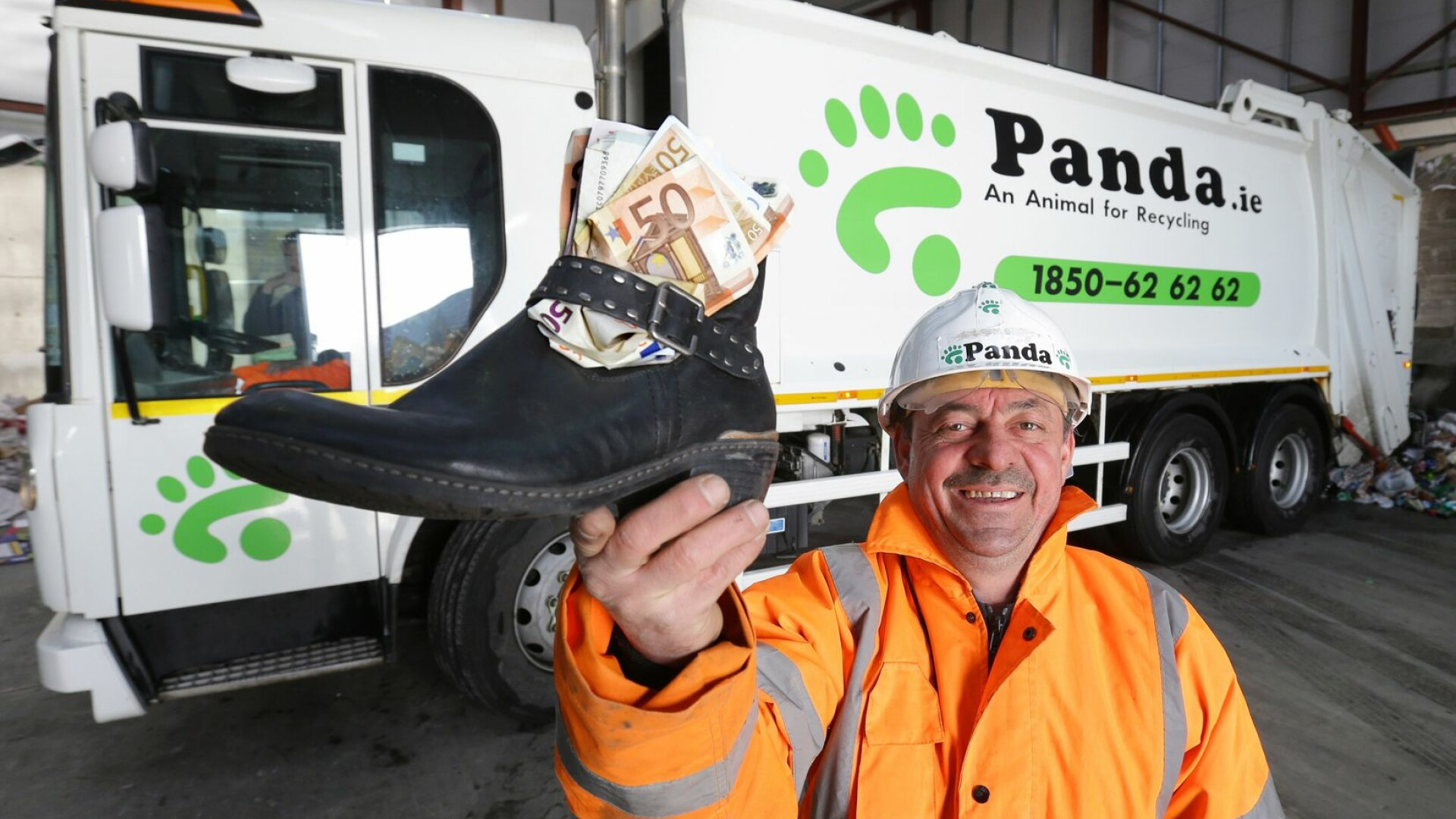 Un roman din Irlanda a returnat 1.500 de euro gasiti la gunoi. Cum a fost privit gestul lui