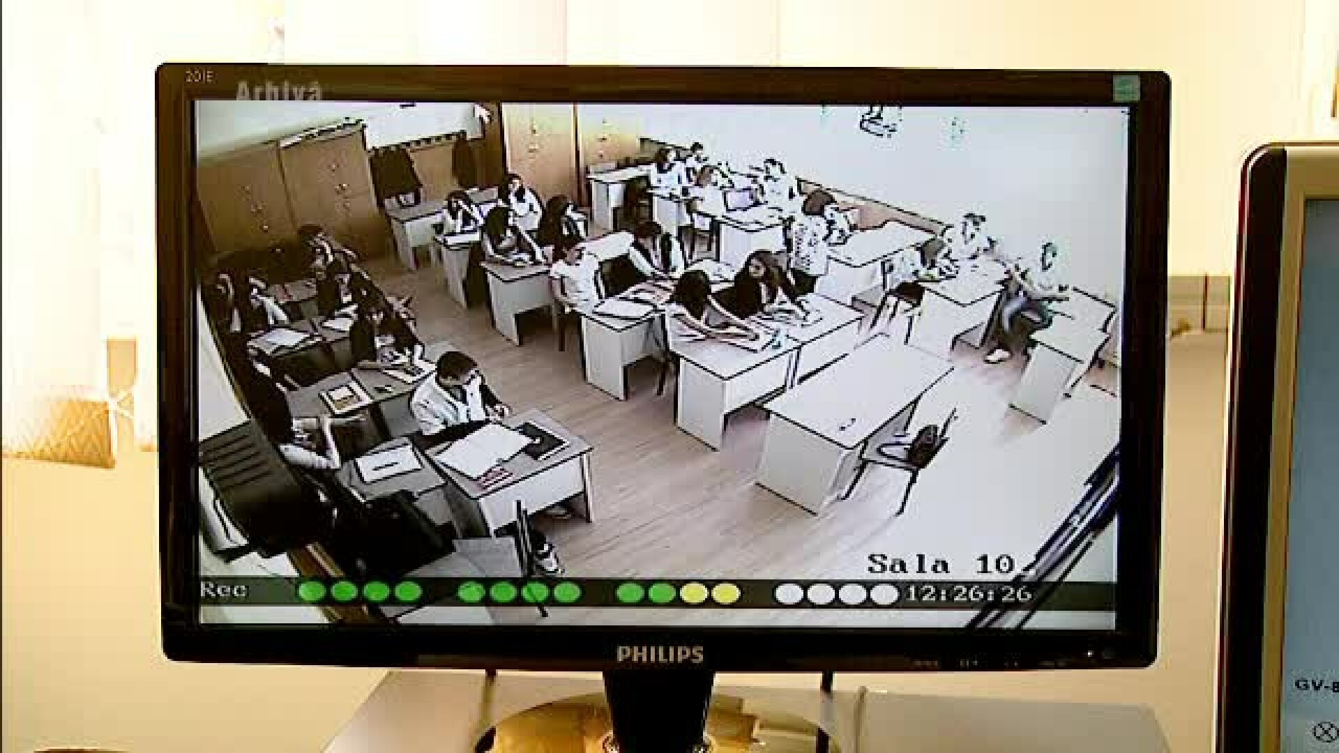 5 cadre didactice, acuzate ca au plecat acasa cu 100 de lucrari de la BAC. Metoda prin care ar fi falsificat rezultatele