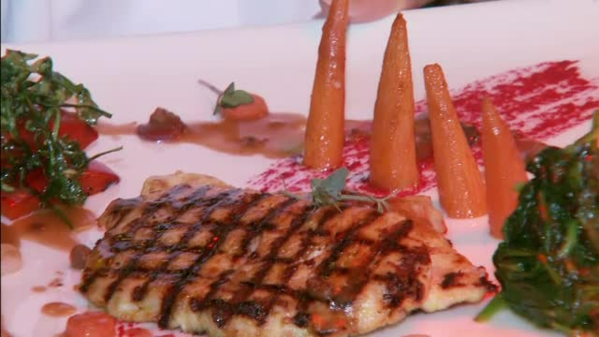 Are de 3 ori mai putin colesterol ca porcul si poate inlocui mielul de Paste. Carnea pe care tot mai multi romani o prefera