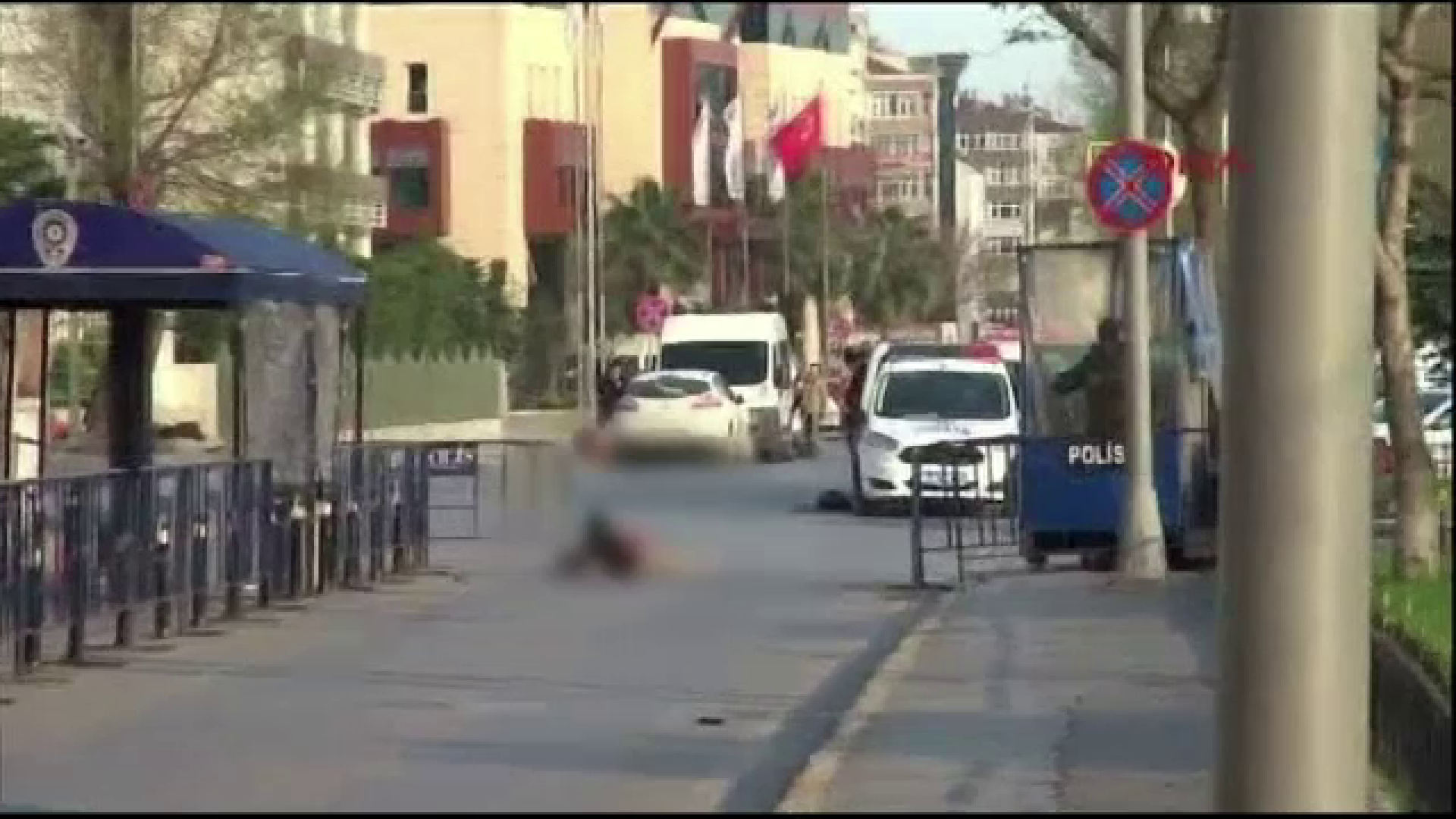 O femeie a fost ucisa intr-un atac armat asupra sediului central al politiei din Istanbul