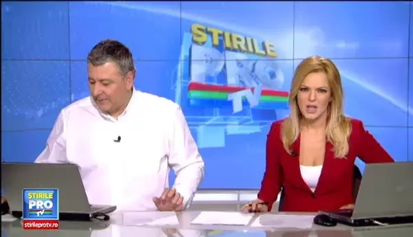 O masina de teren a luat foc in traficul din Valea Jiului. Soferul, salvat de un barbat care a vazut scantei sub autovehicul