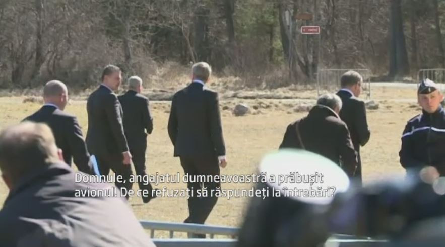 Tragedia din Alpi. Ce spun anchetatorii despre telefoanele pasagerilor din avionul Germanwings, gasite la locul prabusirii