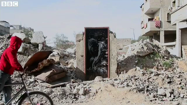 Un barbat din Gaza a vandut o opera a lui Banksy pentru mai putin de 200 de dolari. "M-a pacalit, e o inselatorie"