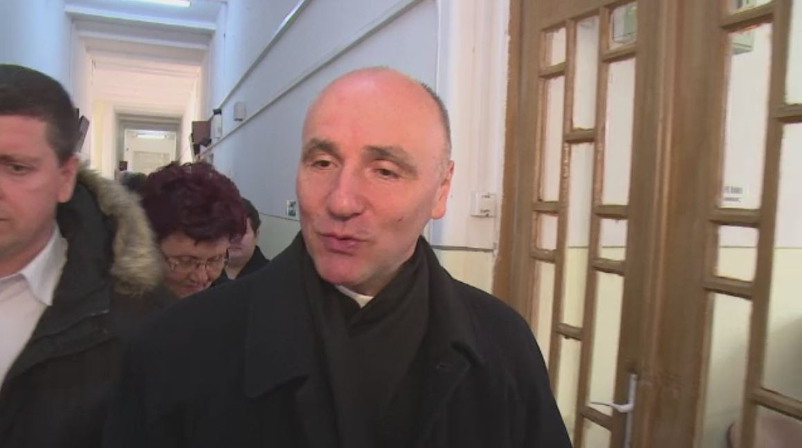 Episcopul greco-catolic de Oradea, cercetat pentru mita si abuz in serviciu. Era apropiat al Papei Ioan Paul al II-lea