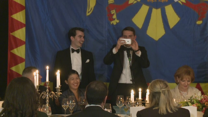 Principele Nicolae si-a sarbatorit cei 30 de ani la Palatul Elisabeta. A incalcat protocolul pentru a-i face pe toti sa rada