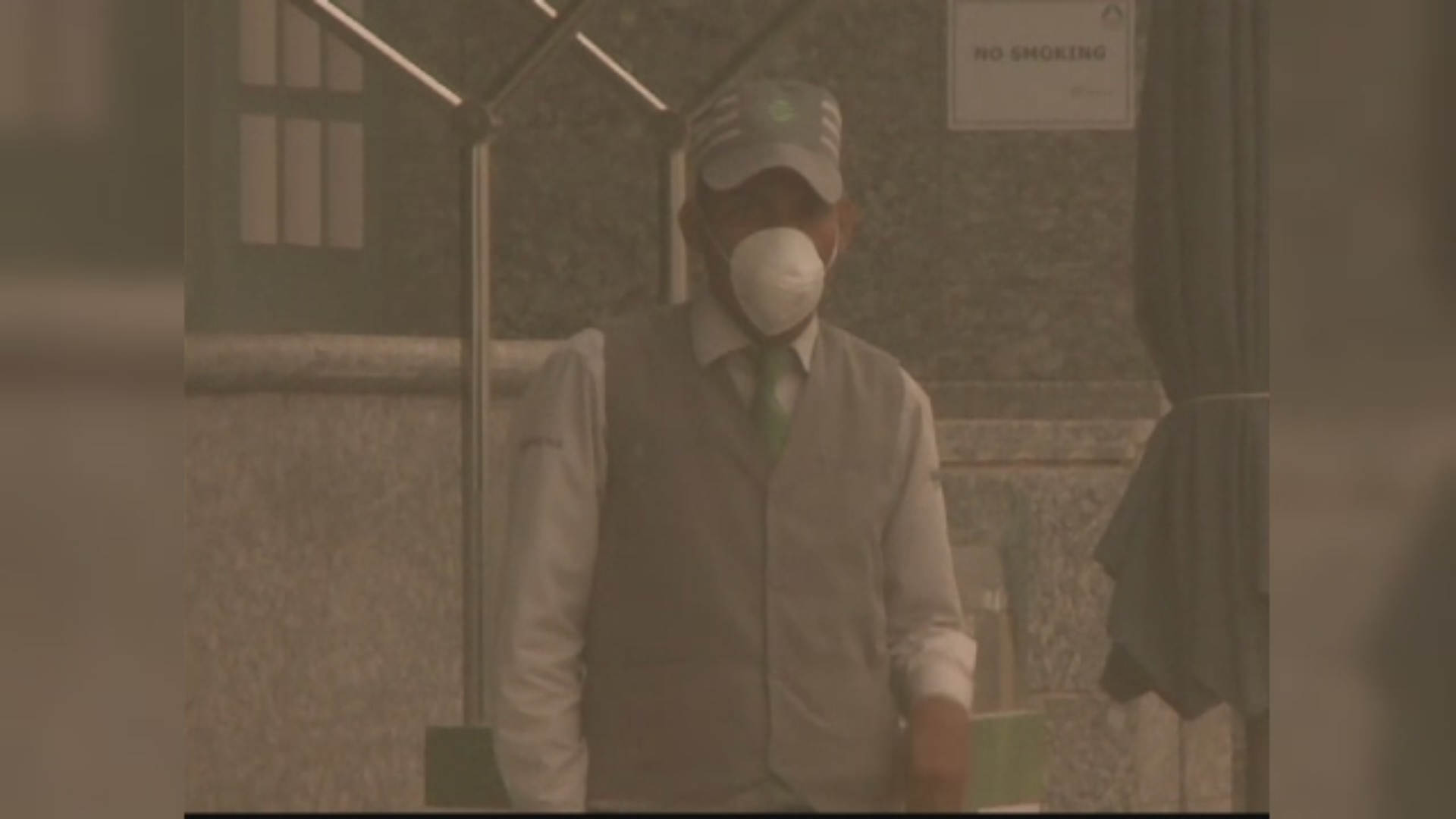 Emiratele Arabe au fost "acoperite" de o furtuna de nisip. Un tanar a murit intr-un accident rutier grav