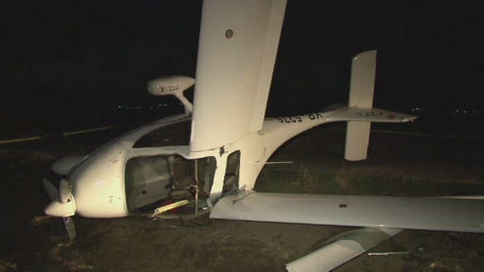 Un avion de mici dimensiuni a aterizat fortat in Bacau. Pilotul spune ca a fost daramat de vant