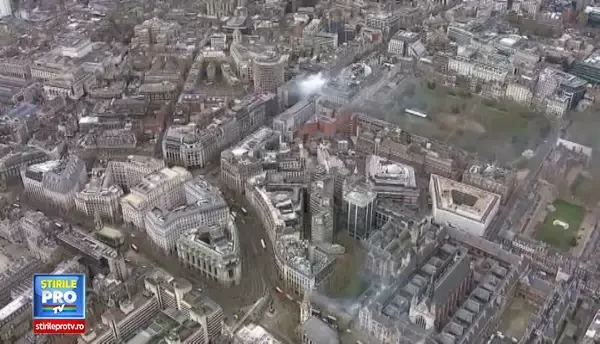 CLIPUL ZILEI: Incendiu puternic in Londra. 2000 de persoane au fost evacuate