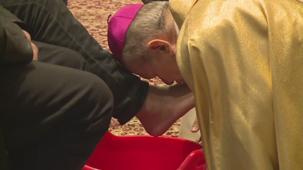 Catolicii au celebrat Joia Mare. In biserici a avut loc "spalarea picioarelor", ritualul savarsit de Iisus