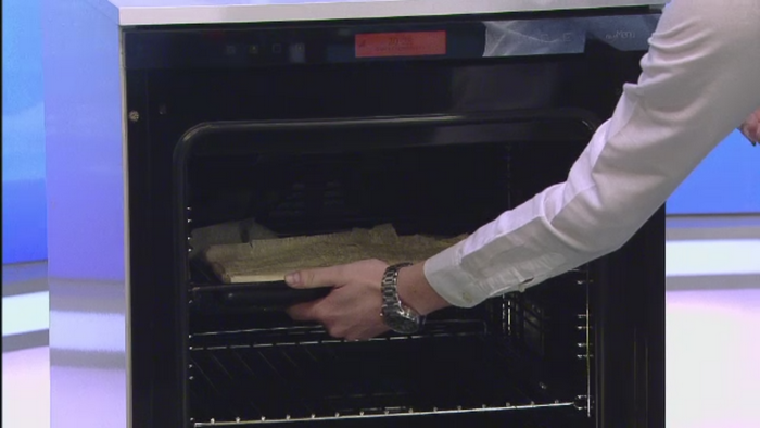 iLikeIT. George Buhnici prezinta sambata, de la ora 10, telefonul care a rezistat 25 de minute intr-un cuptor incins