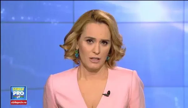 Descoperirea facuta de Google pe un drum judetean din Gorj. Motivul pentru care 2 femei au deviat circulatia