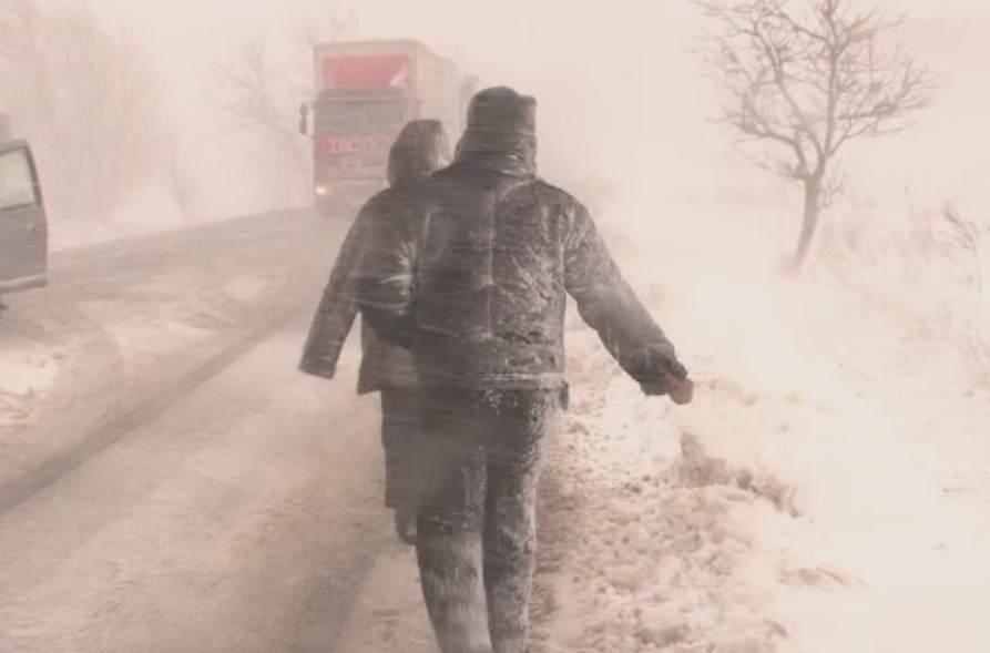 Viscol teribil in nordul Romaniei. Zeci de soferi au ramas blocati in trafic din cauza zapezii: "Este groaznic"
