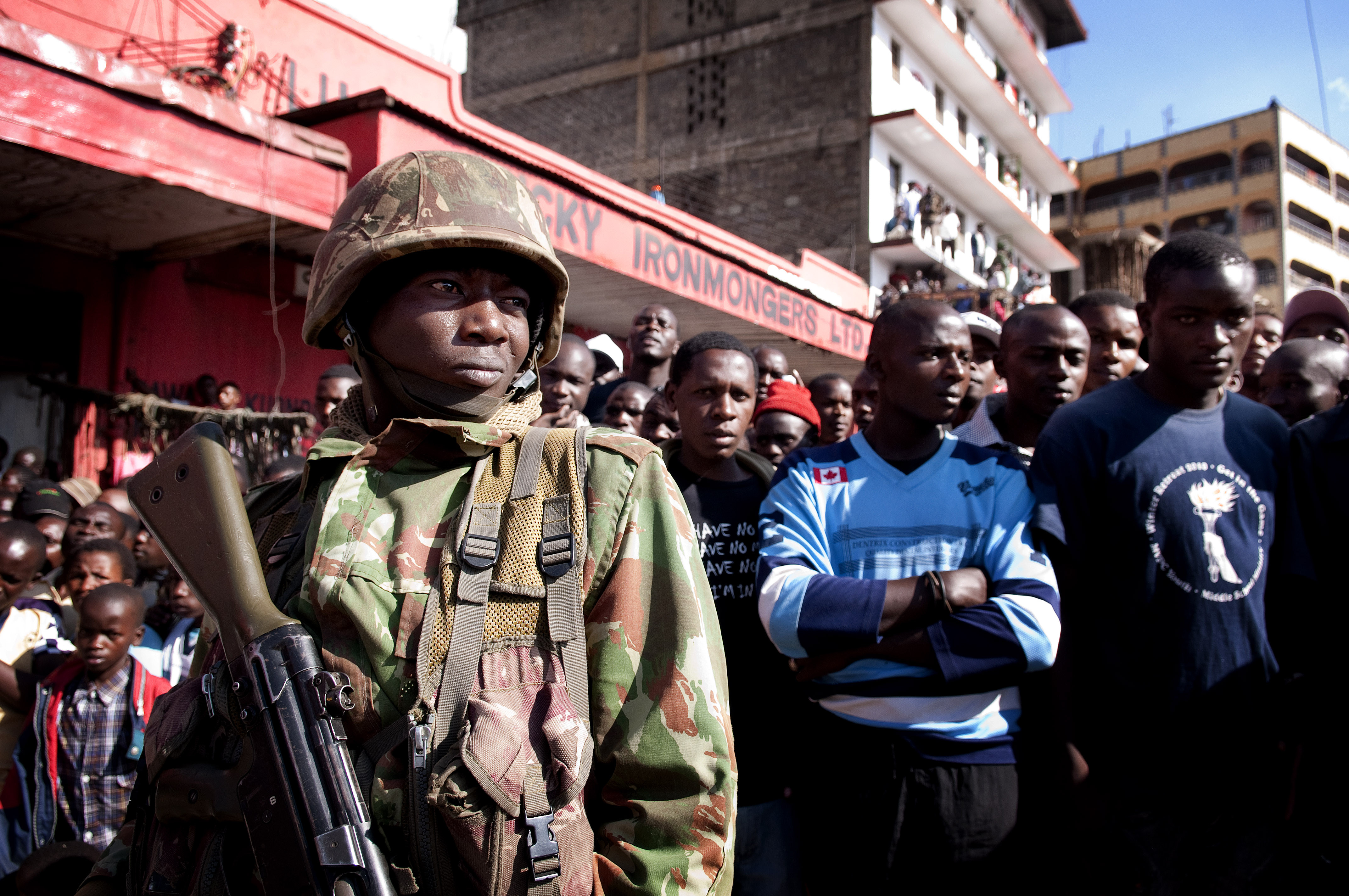 Cinci persoane au fost arestate in legatura cu atacul terorist din Kenya, soldat cu 147 de morti si 104 raniti