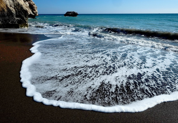 Decizia uriasa luata de statul care acum doi ani se prabusea si impartea Europa in doua