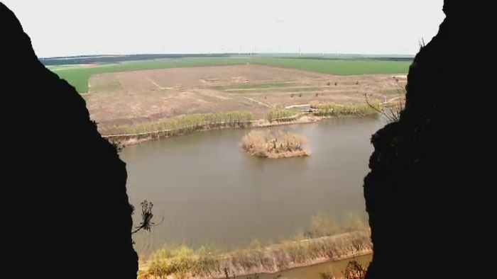 Destinatii alternative pentru vacanta de Paste. Peisaje de basm si pesteri misterioase in Dobrogea