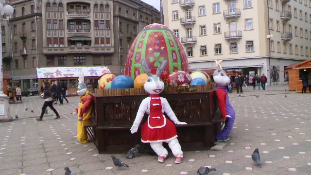 Marile orase din tara, pregatite pentru Paste. Ouale uriase si decoratiuni speciale care au schimbat parcurile