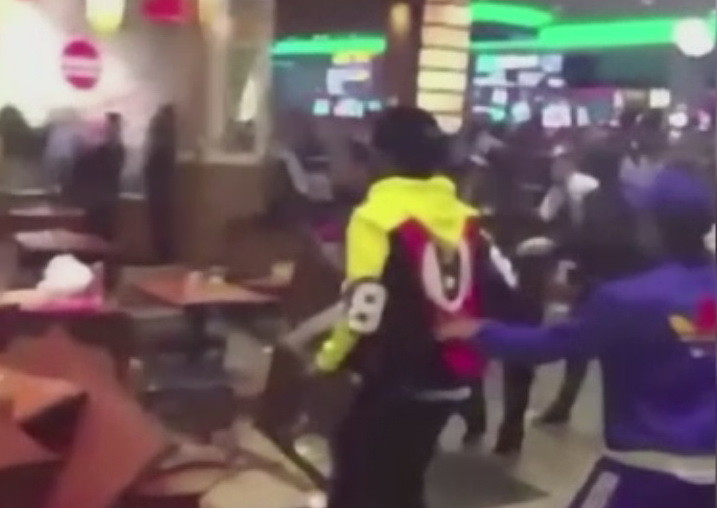 Bataie generala intr-un mare cazinou din New York. Pagube de 10 mii de dolari, dupa ce mobila a fost distrusa in incaierare