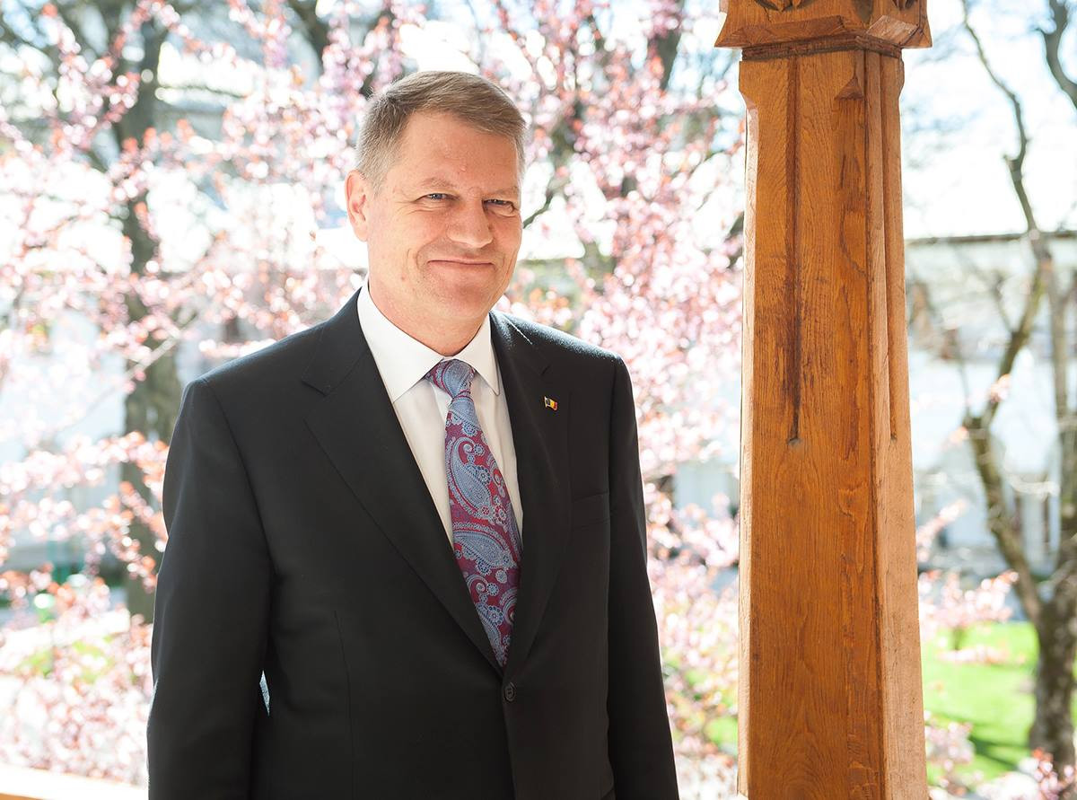 Presedintele Klaus Iohannis, care era asteptat la Sibiu de Inviere, nu a mai ajuns. Surse locale spun ca nu ar fi in tara