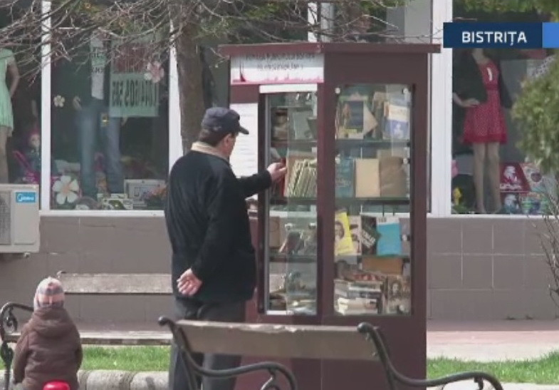 Minibiblioteci deschise non-stop, in mai multe orase din Romania. Cum functioneaza sistemul