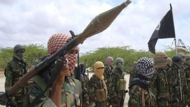 Armata kenyana a bombardat pozitii ale teroristilor al-Shabab, in raspuns fata de atentatul soldat cu 148 de morti