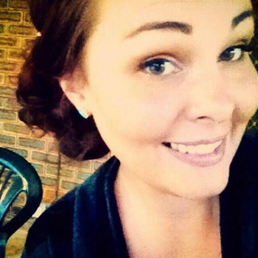 O tanara mama a ramas paralizata pe viata dupa ce a folosit pensula de machiaj a unei prietene. Diagnosticul medicilor