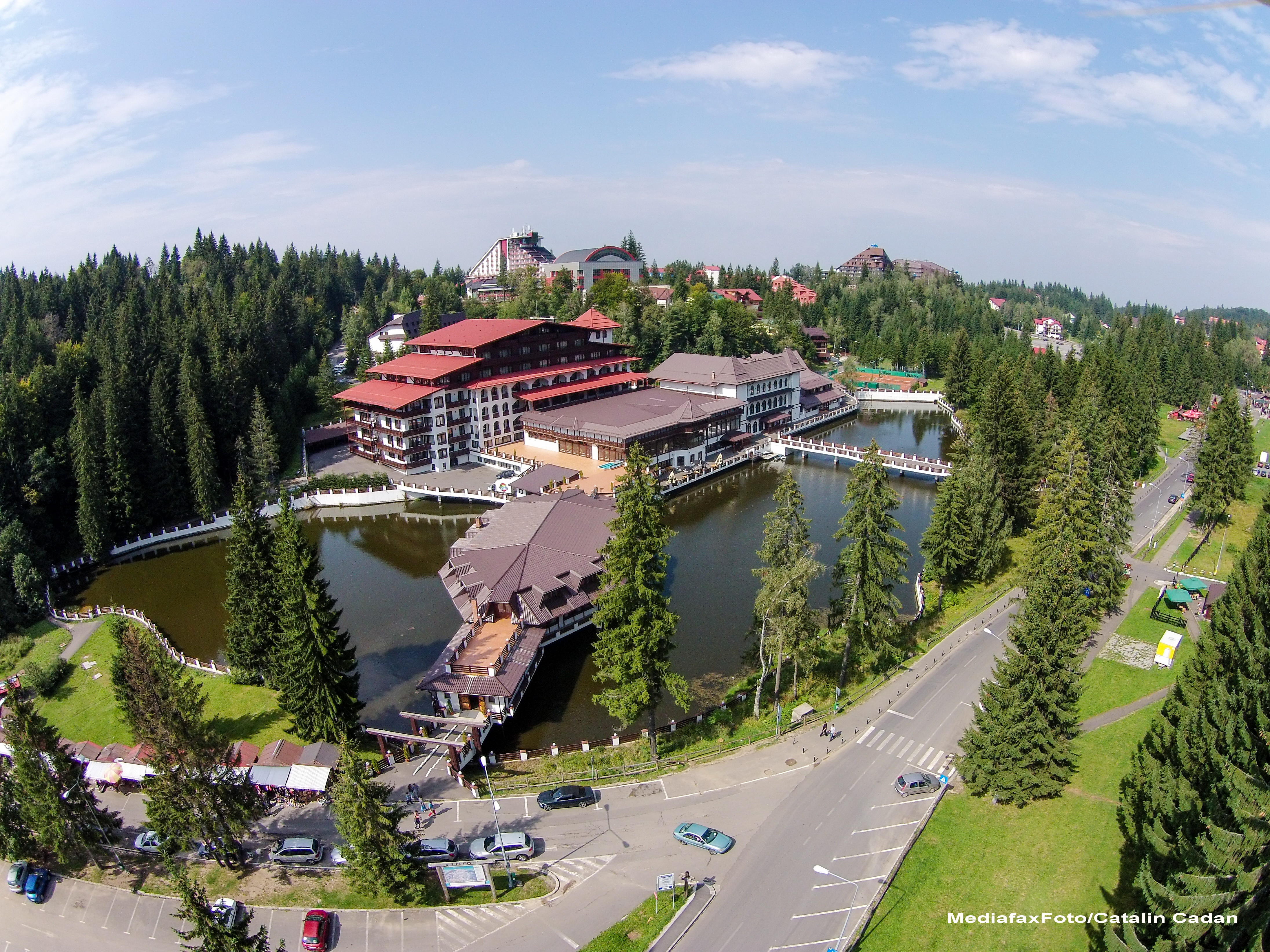 Ce oferte turistice de Paste sunt la Poiana Brasov si Predeal. Cel mai ieftin sejur este 250 de lei