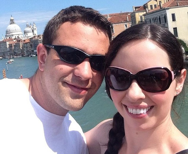 Doi tineri proaspat casatoriti au murit intr-un teribil accident aviatic. Cei doi mergeau acasa, sa faca Pastele in familie