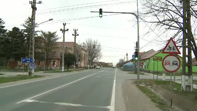 Cum functioneaza semafoarele inteligente care au pus capat accidentelor in "curba mortii" din Nadlac. Au costat 72.000 EUR