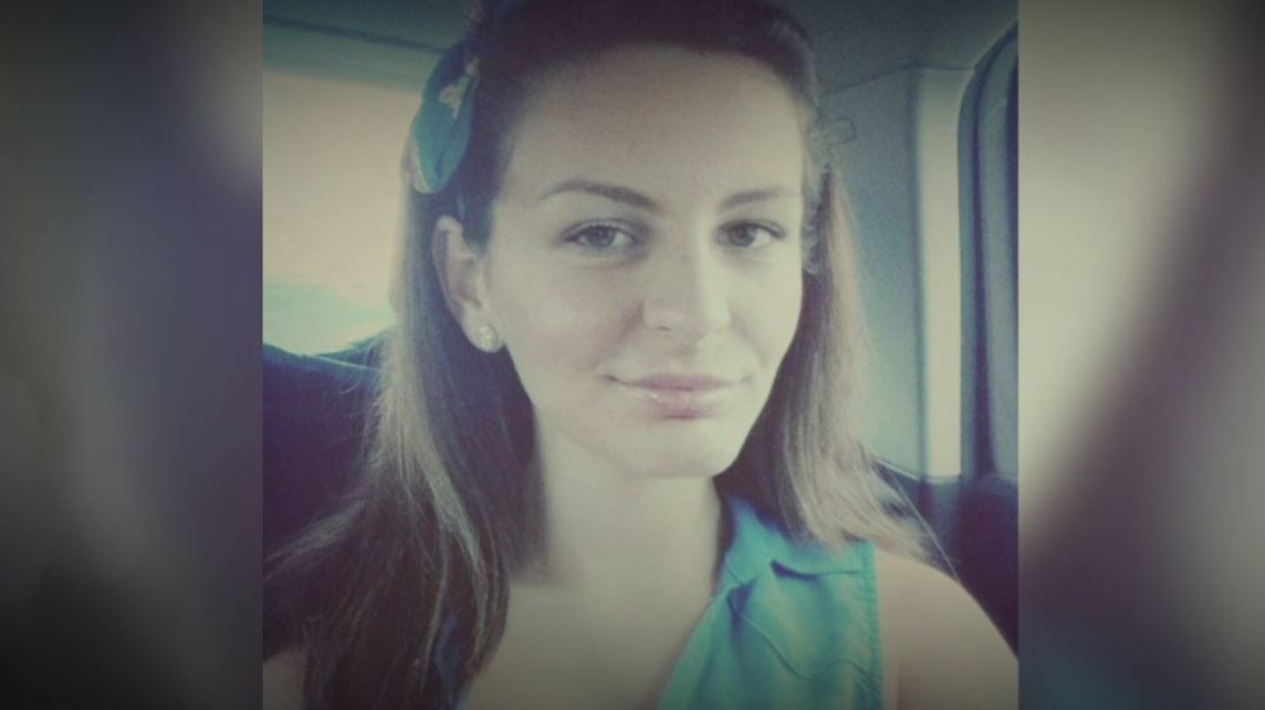 Dora, tanara lovita de un sofer si abandonata pe marginea drumului, in moarte cerebrala. Parintii ii vor dona organele