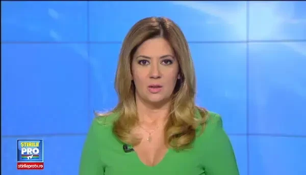 Camera de supraveghere: Un fost politist si un boxer il lovesc cu pumnii pe presedintele unui club sportiv din Baia Mare