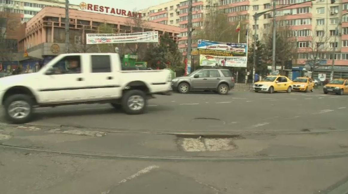 Ce s-a intamplat dupa 10 zile cu "celebra" groapa din Capitala, pe care Oprescu promitea ca in "doua-trei zile" o repara