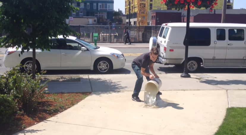 Pare o alee obisnuita, dar se transforma in opera de arta cand ploua. Proiectul inedit face senzatie pe strazile din Seattle