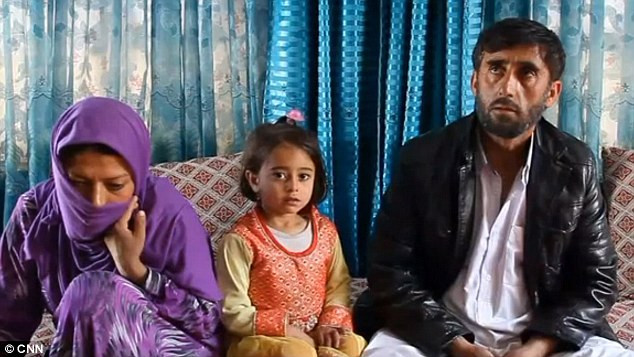 Reportaj CNN: Povestea tinerei afgane care s-a casatorit cu propriul agresor pentru ca fiica ei sa "duca o viata libera"