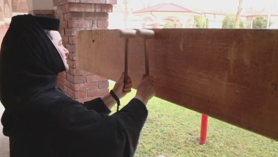 Traditii de Paste. Localitatea de langa Timisoara unde in Saptamana Patimilor are loc festivalul de batut toaca