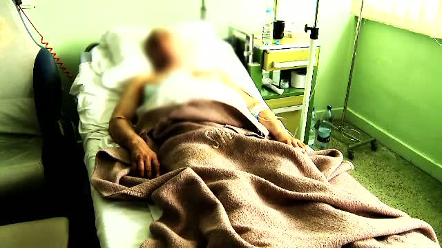 Si-a sacrificat viitorul pentru a-si apara mama. Un baiat de 14 ani a fost retinut, dupa ce si-a injunghiat tatal agresiv