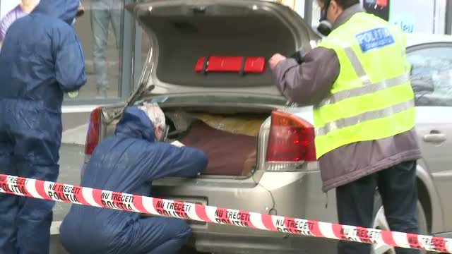 Un miros de cadavru a atras atentia asupra unui autoturism din Capitala. Ce au gasit politistii in portbagaj