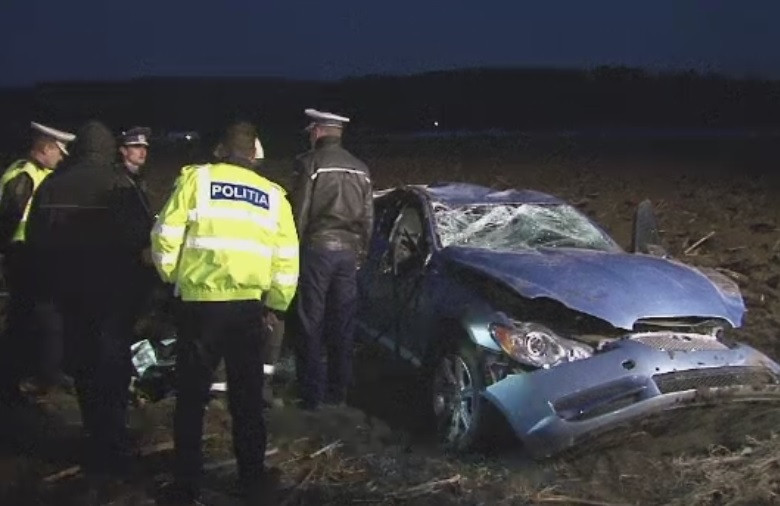 Accident grav in Vaslui. Patru studenti s-au rasturnat cu masina pe un camp, dupa ce soferita a pierdut controlul