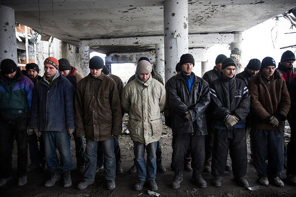 Amnesty International: Rebelii prorusi au executat militari ucraineni tinuti in captivitate