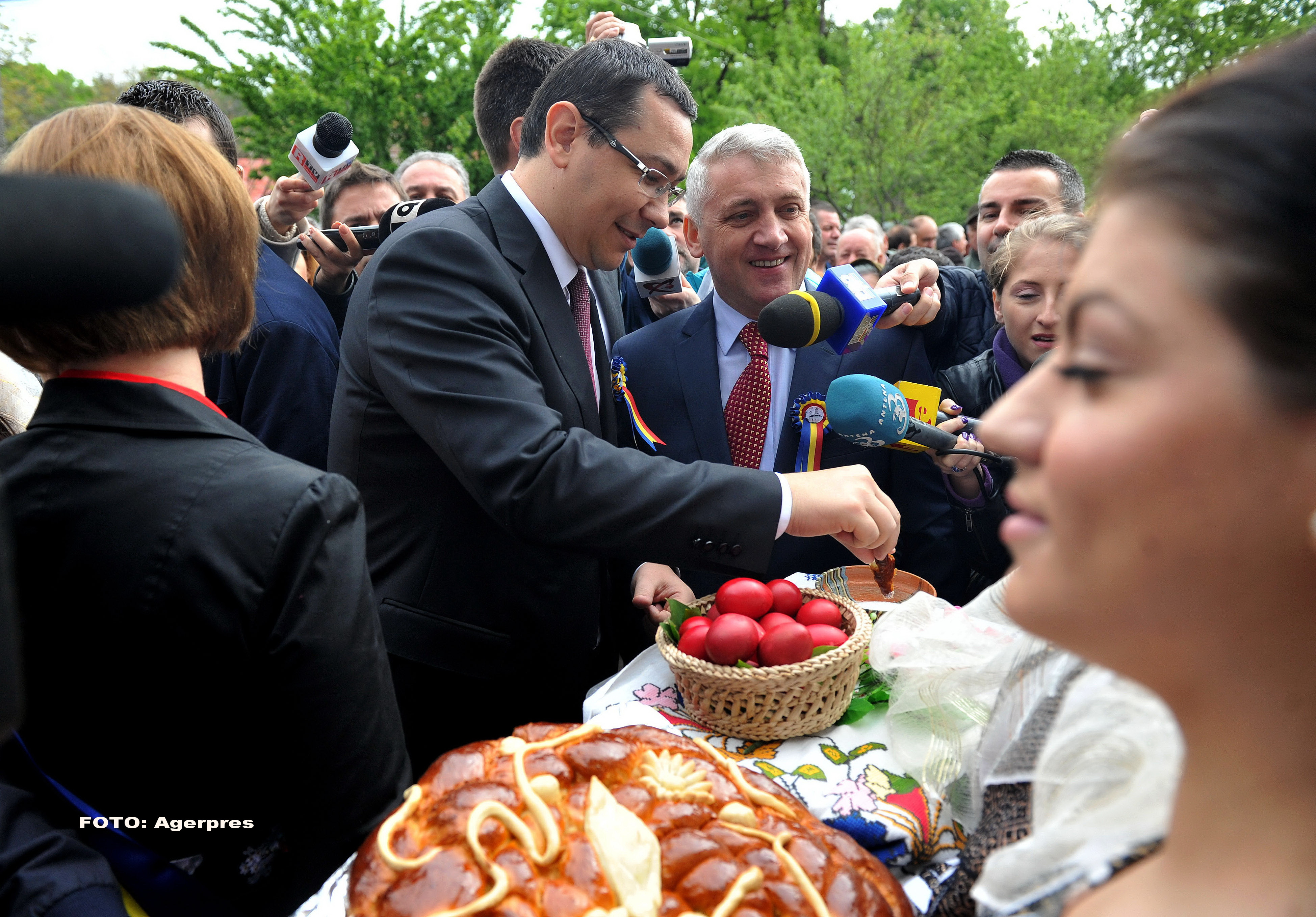 Premierul Victor Ponta pleaca in vacanta, intr-un loc in care spera "sa nu fie gasit". Cine ii ia locul in perioada Pastelui