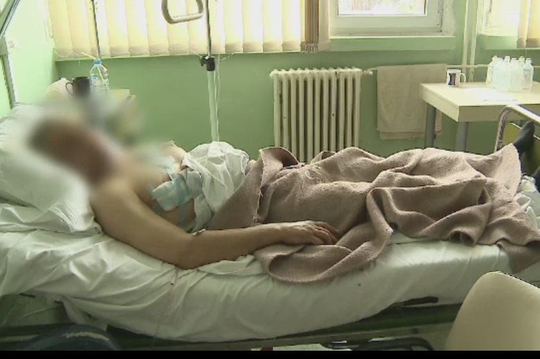 Baiatul de 14 ani din Arad, care si-a injunghiat tatal agresiv, va fi cercetat in libertate. El va fi expertizat psihiatric