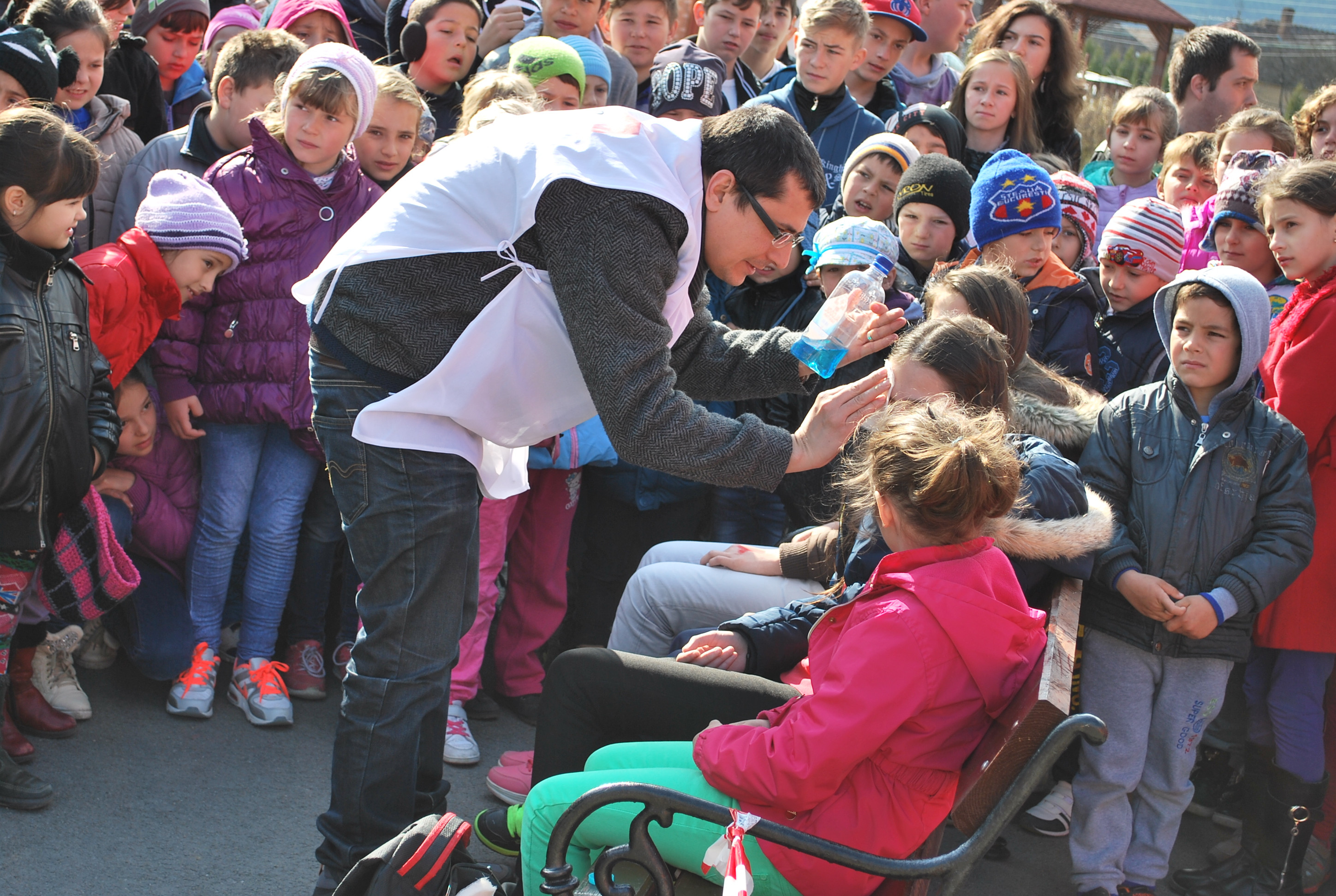 „Scoala Altfel” pentru elevii din Iclod. Au fost prinsi sub daramaturi in urma unui cutremur de 6,8 grade pe scara Richter